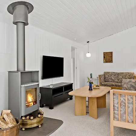 Dom wakacyjny 4 Bedroom Beautiful In Blokhus