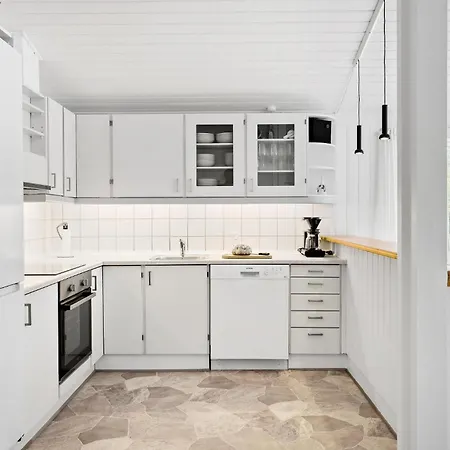 4 Bedroom Beautiful In *