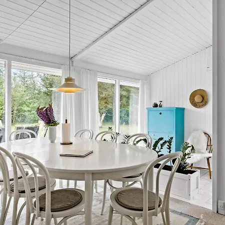 4 Bedroom Beautiful In