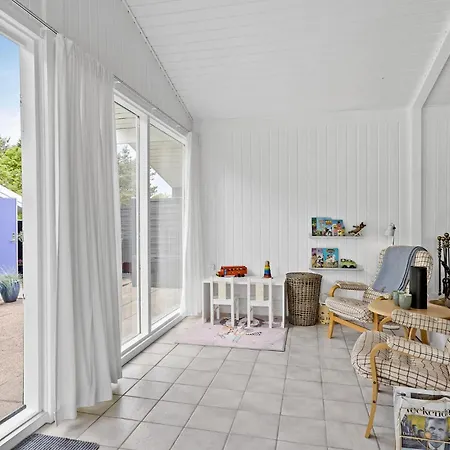 4 Bedroom Beautiful In Feriehus