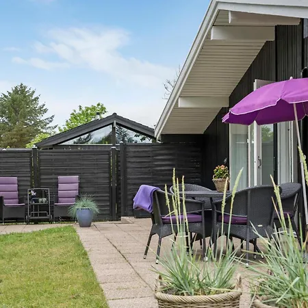 4 Bedroom Beautiful In Feriehus *