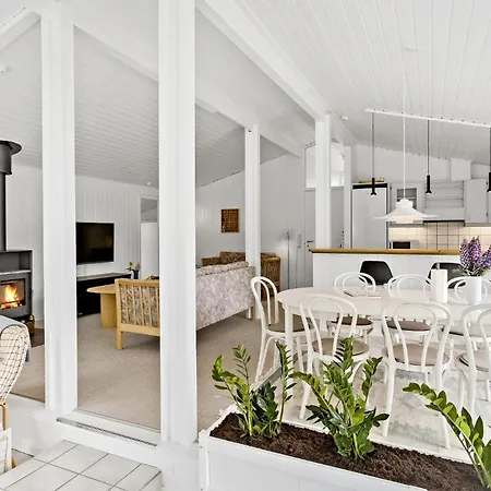 4 Bedroom Beautiful In Blokhus