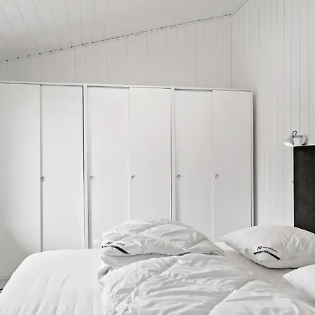 4 Bedroom Beautiful In Dom wakacyjny